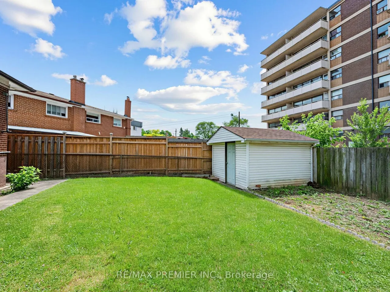 12 Goldcrest Boulevard — photo 22