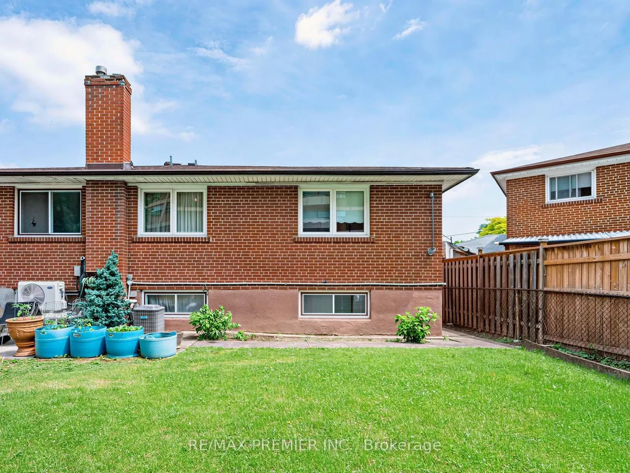 12 Goldcrest Boulevard — photo 21