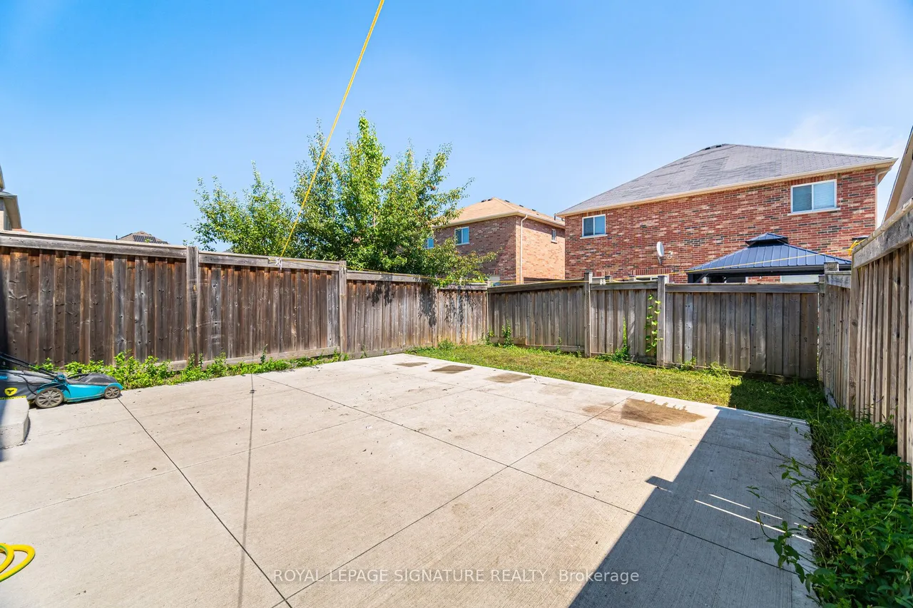 443 Comiskey Crescent — photo 41