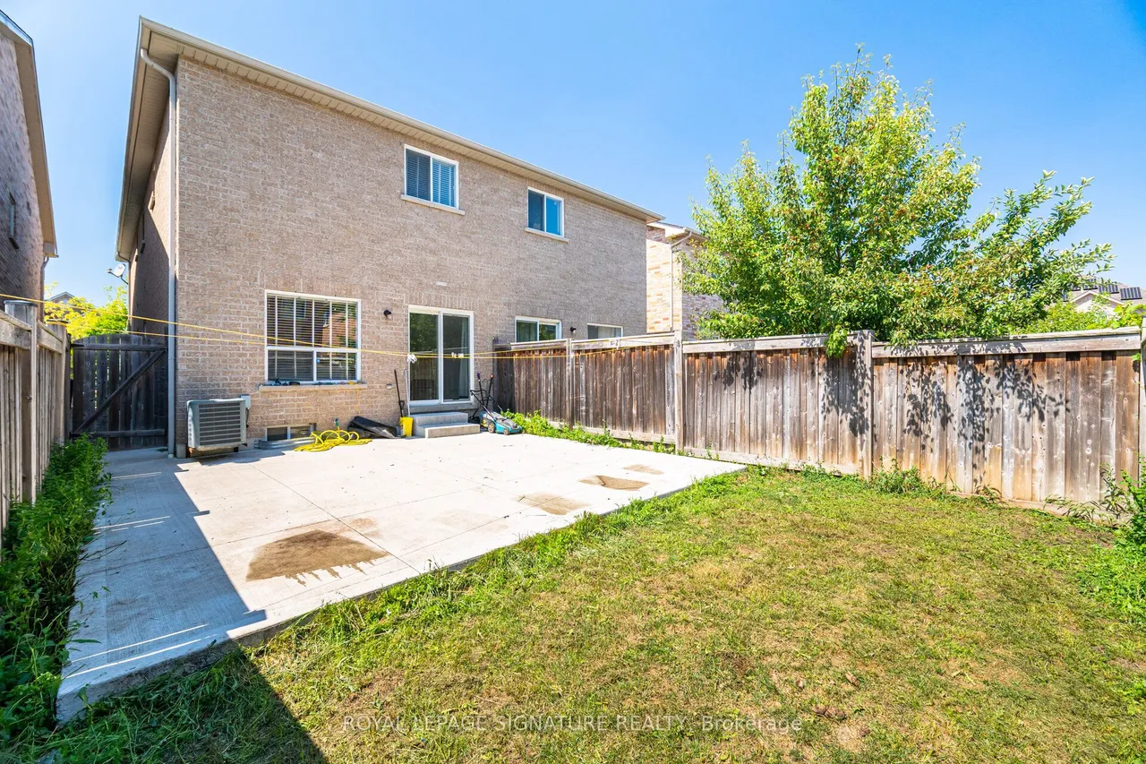 443 Comiskey Crescent — photo 42
