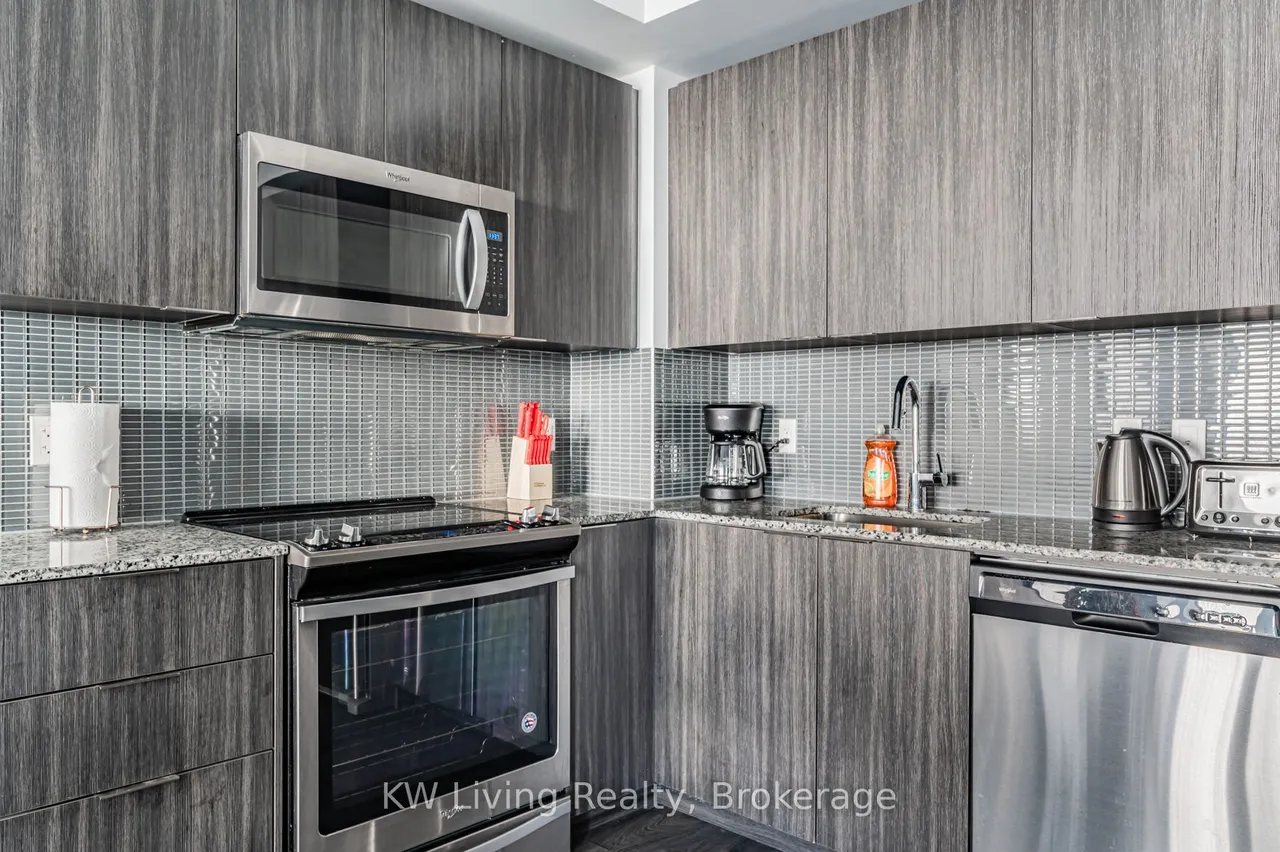 30 Shore Breeze Drive — photo 2