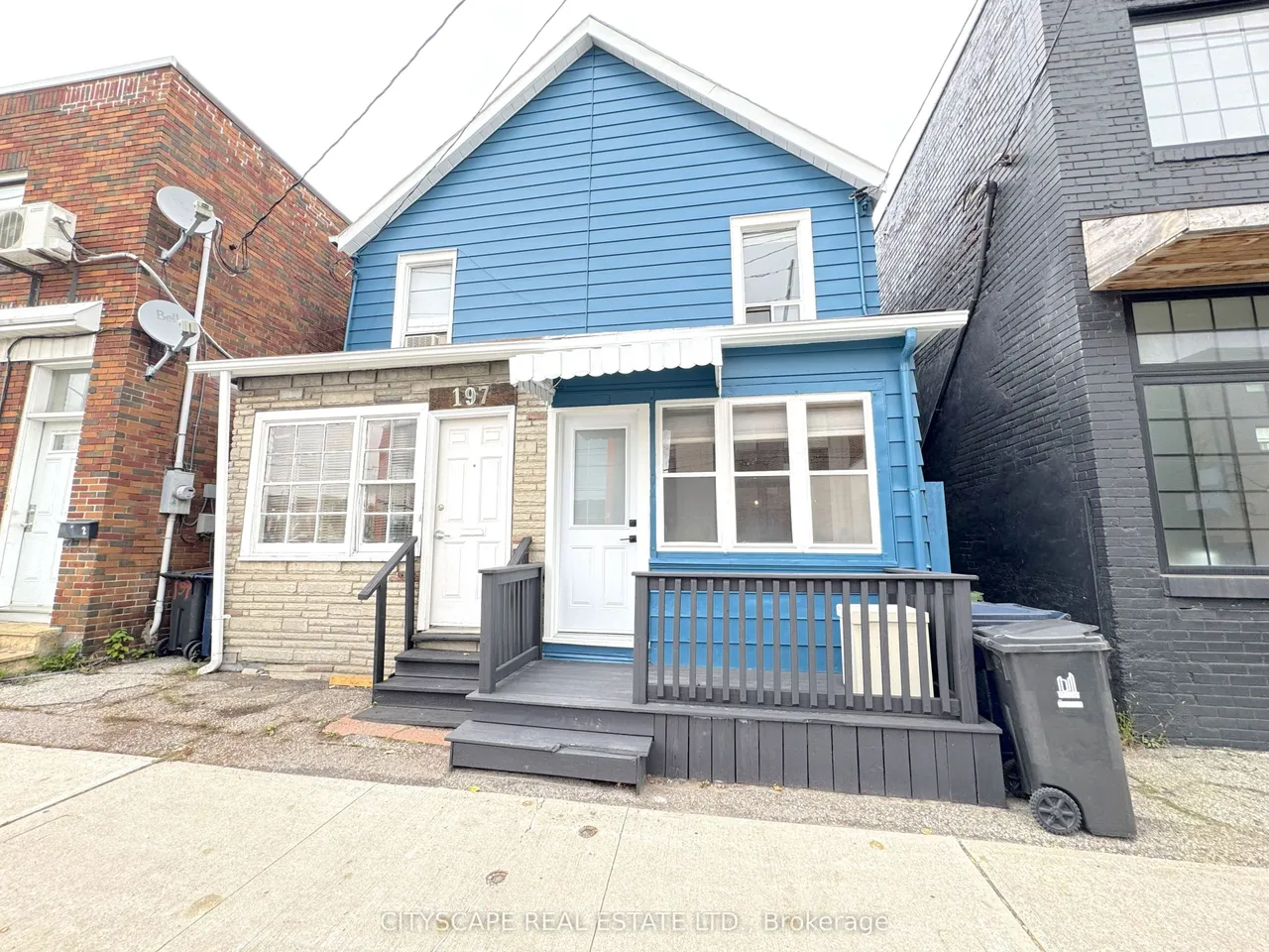 195 Islington Avenue — photo 2