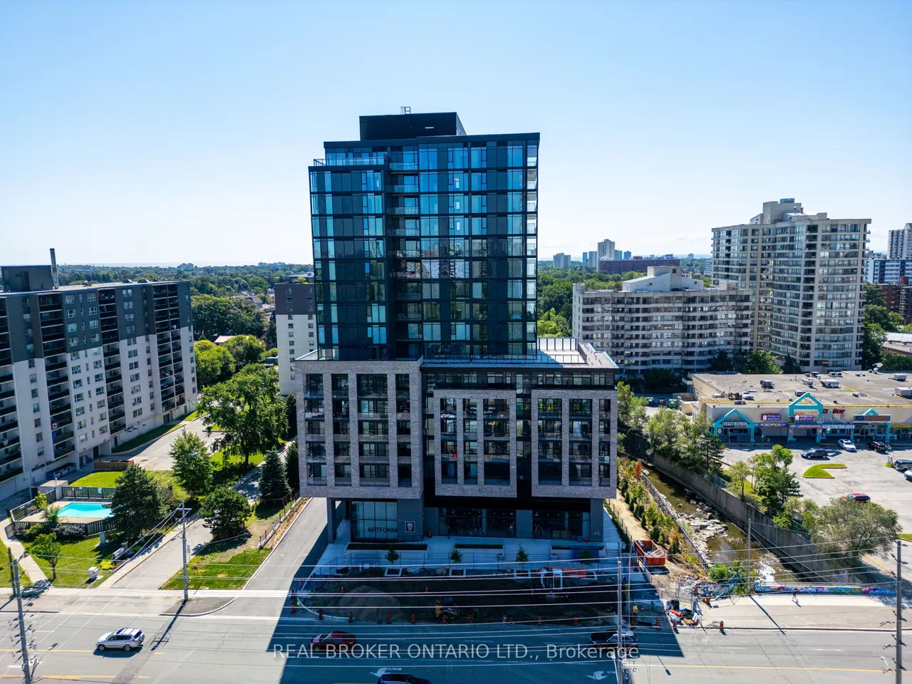 86 Dundas Street E — photo 2