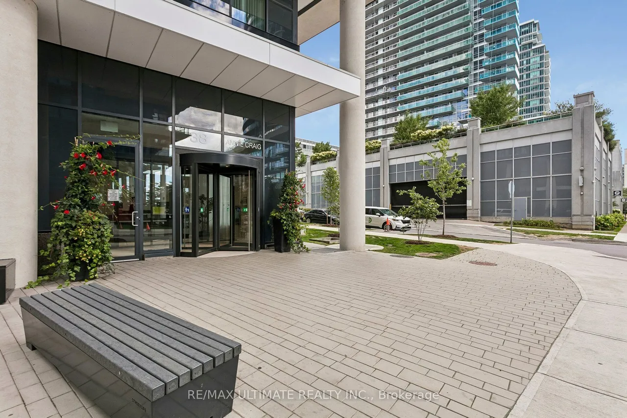 38 Annie Craig Drive — photo 2