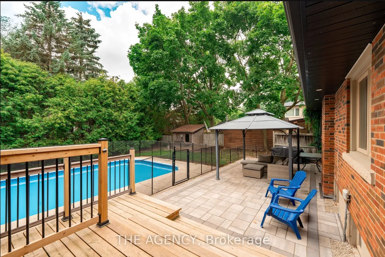 261 Wales Crescent — photo 25