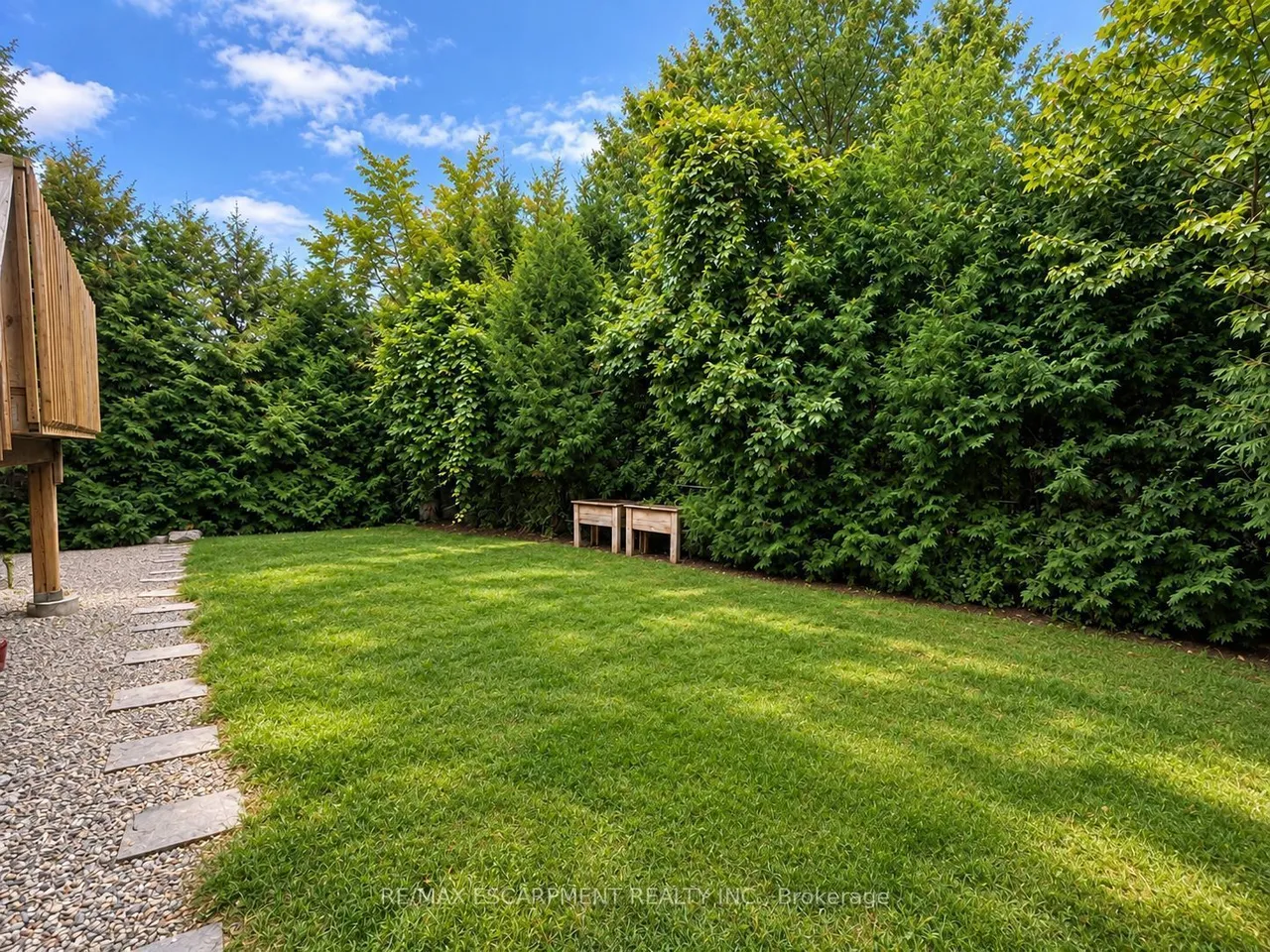 2121 Blackforest Crescent — photo 49