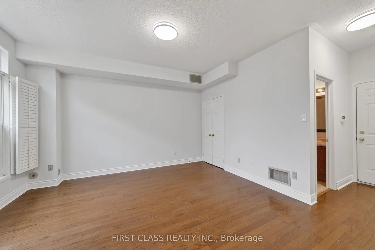 3076 Lake Shore Boulevard W — photo 3