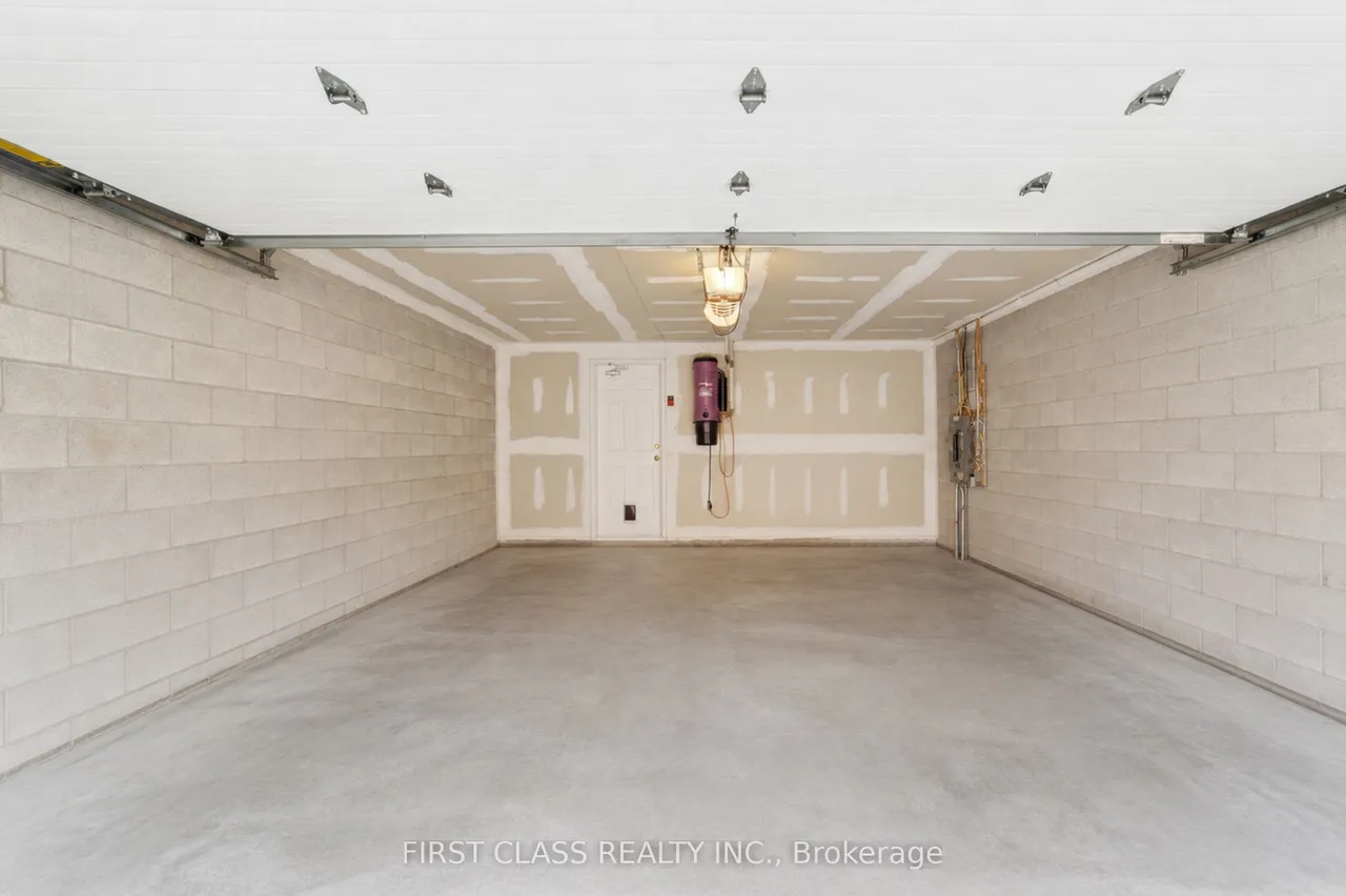 3076 Lake Shore Boulevard W — photo 35