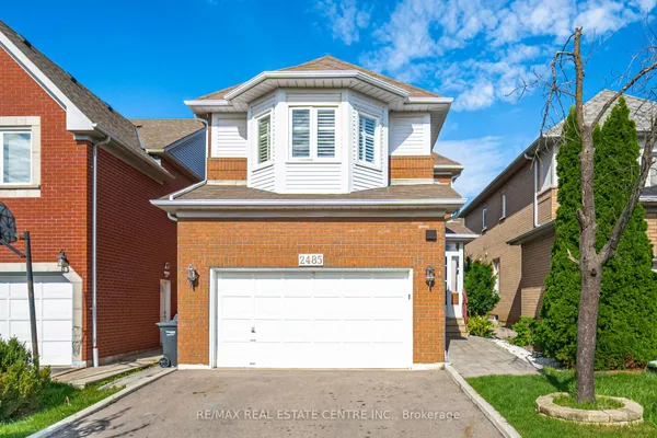 2485 Strathmore Crescent N — photo 2