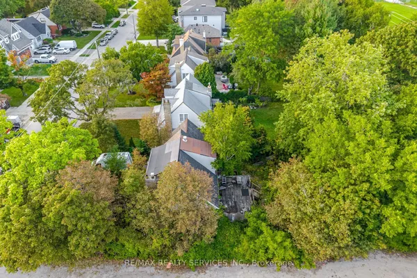7 Ashbourne Drive