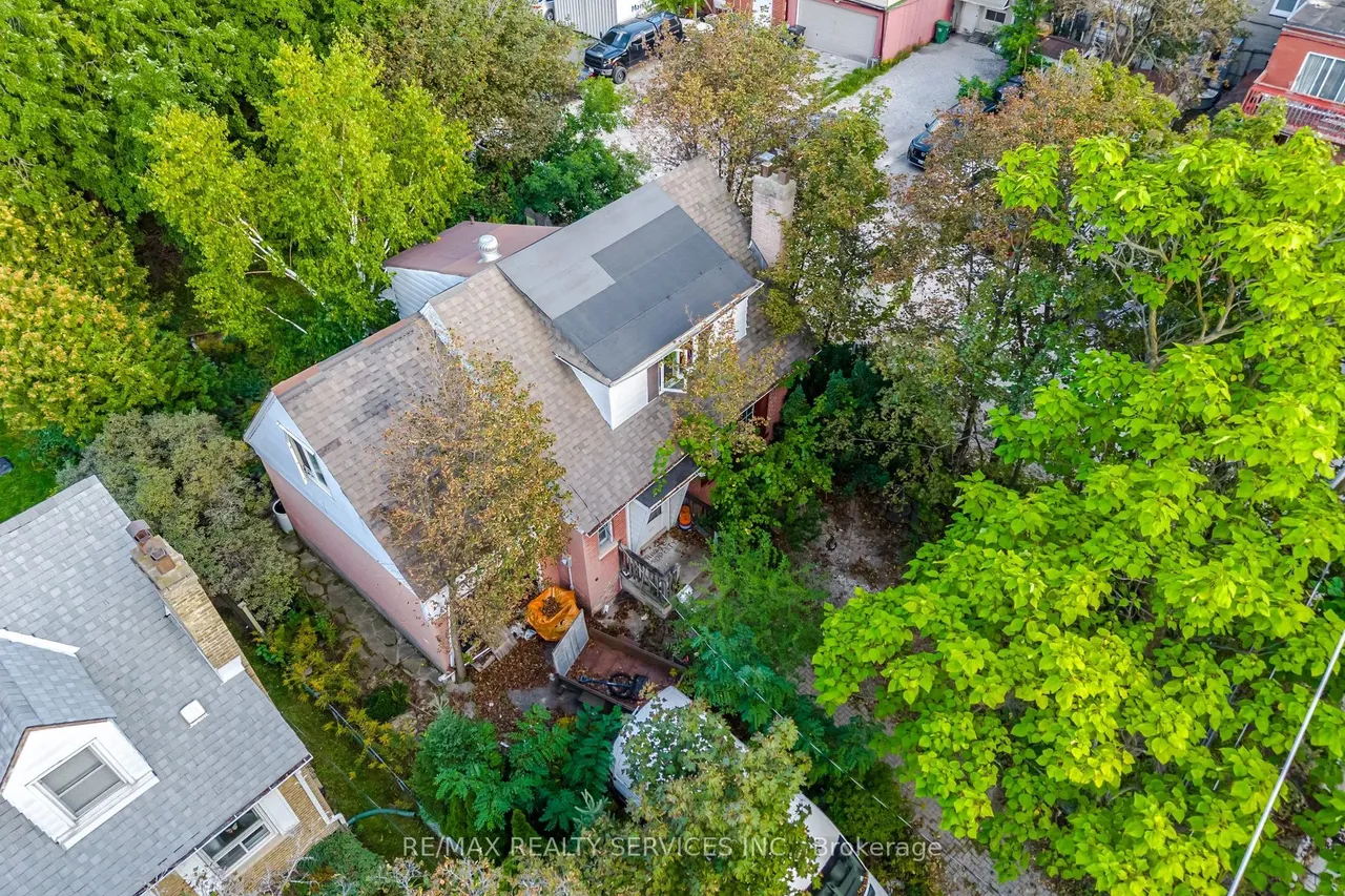 7 Ashbourne Drive — photo 3