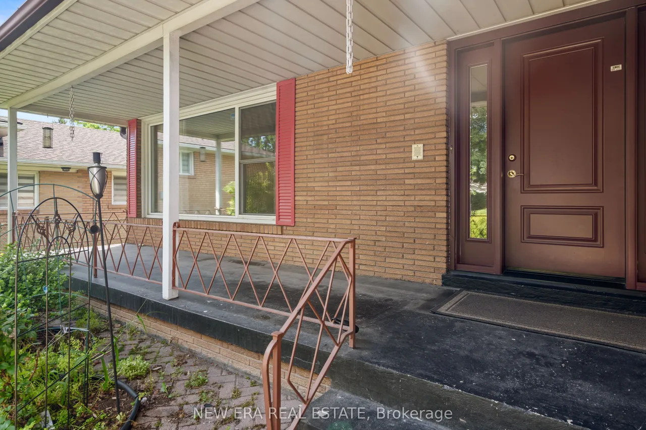 1889 Steepbank Crescent — photo 3