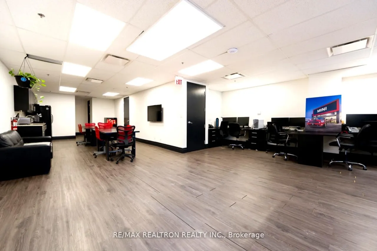 7015 Tranmere Drive — photo 12