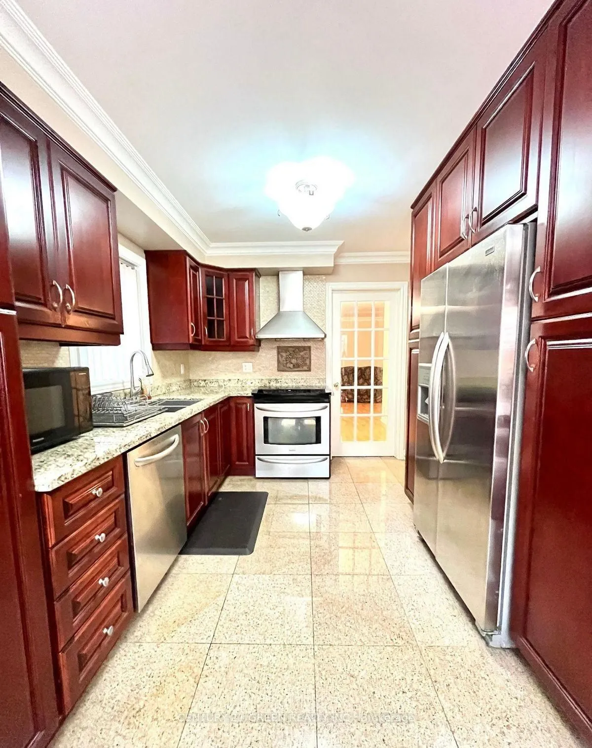 215 Kingknoll Drive — photo 3