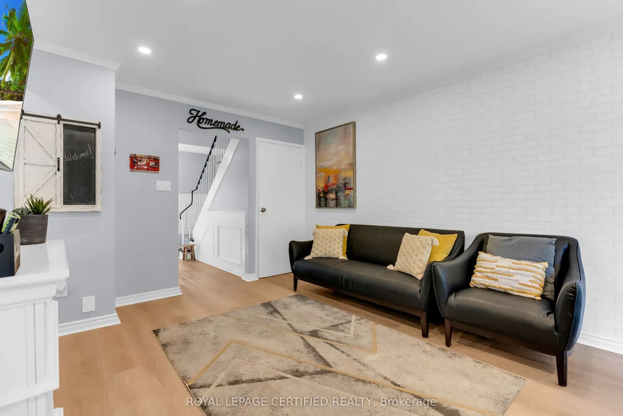 1532 Lancaster Drive — photo 3