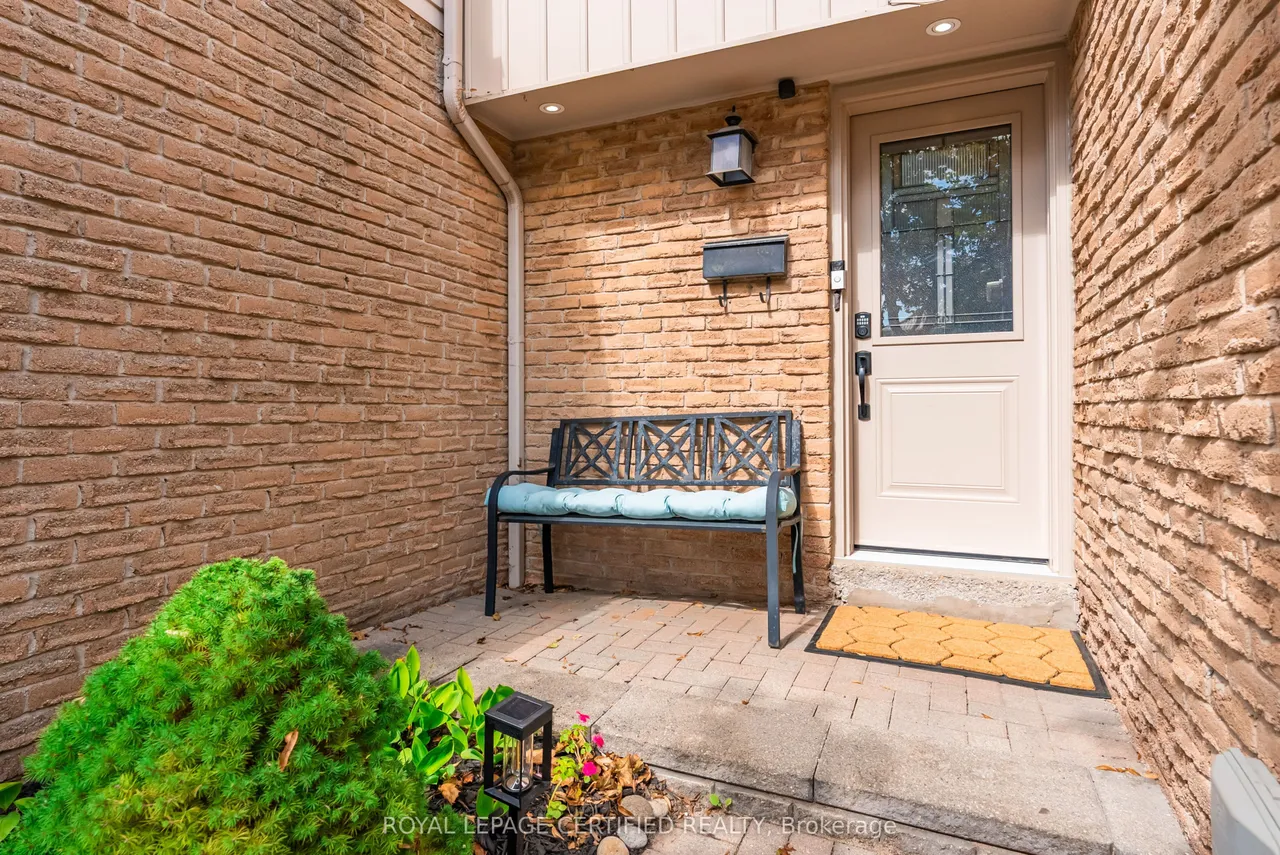 1532 Lancaster Drive — photo 2