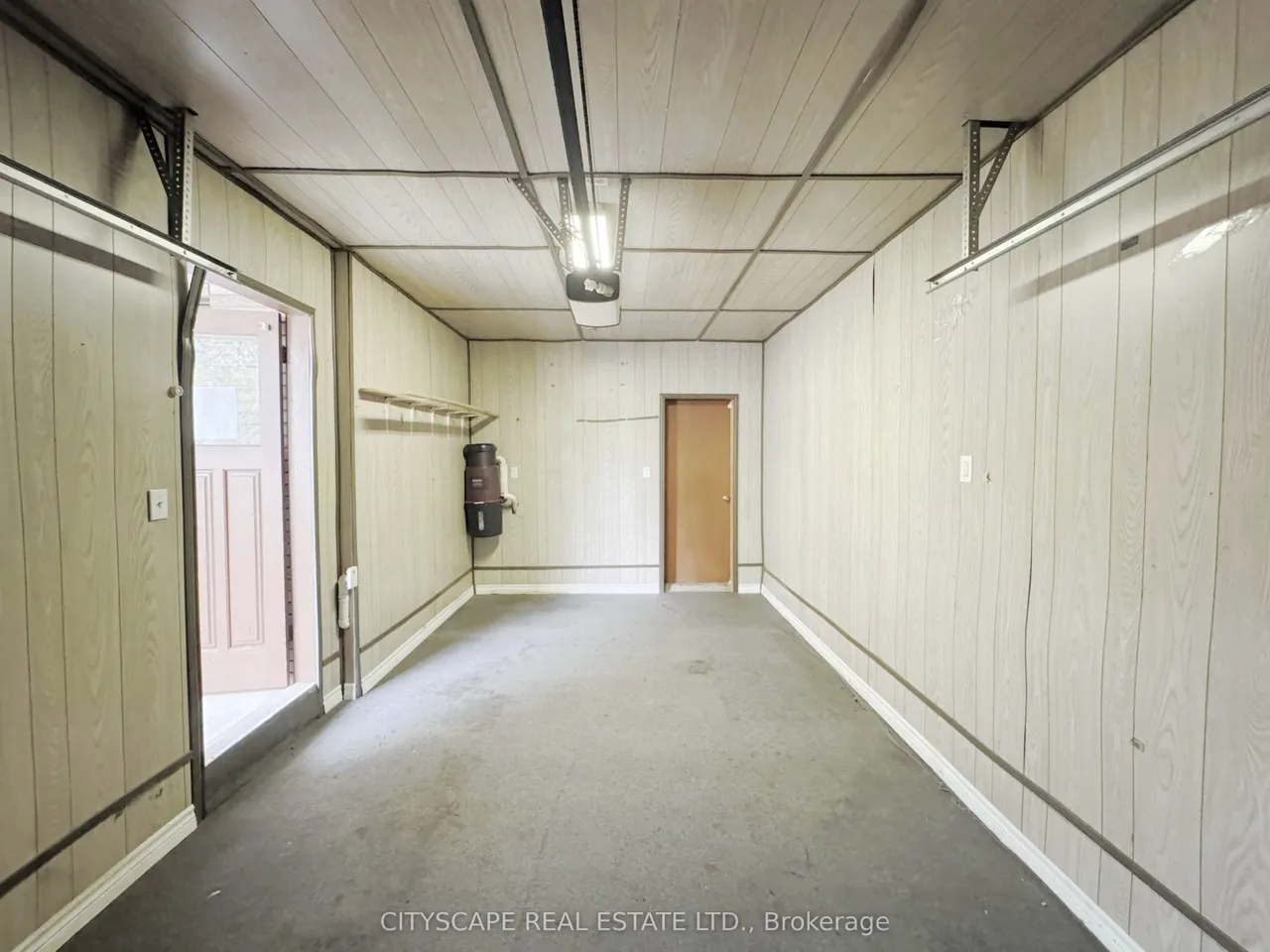61 Bloomington Crescent — photo 44