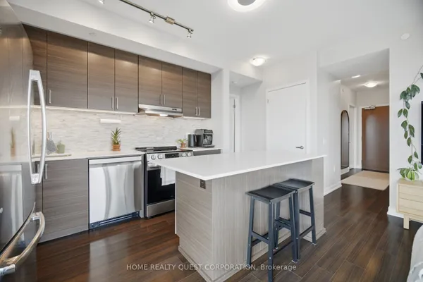 2560 Eglinton Avenue W — photo 2