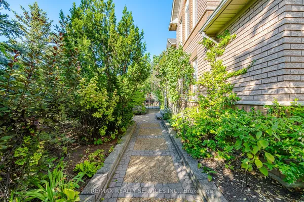 8 Riverbank Road — photo 2
