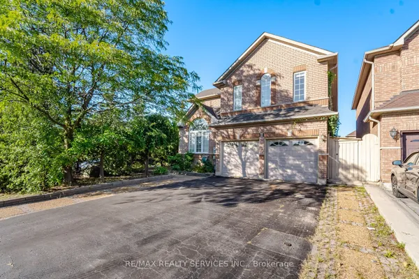 8 Riverbank Road