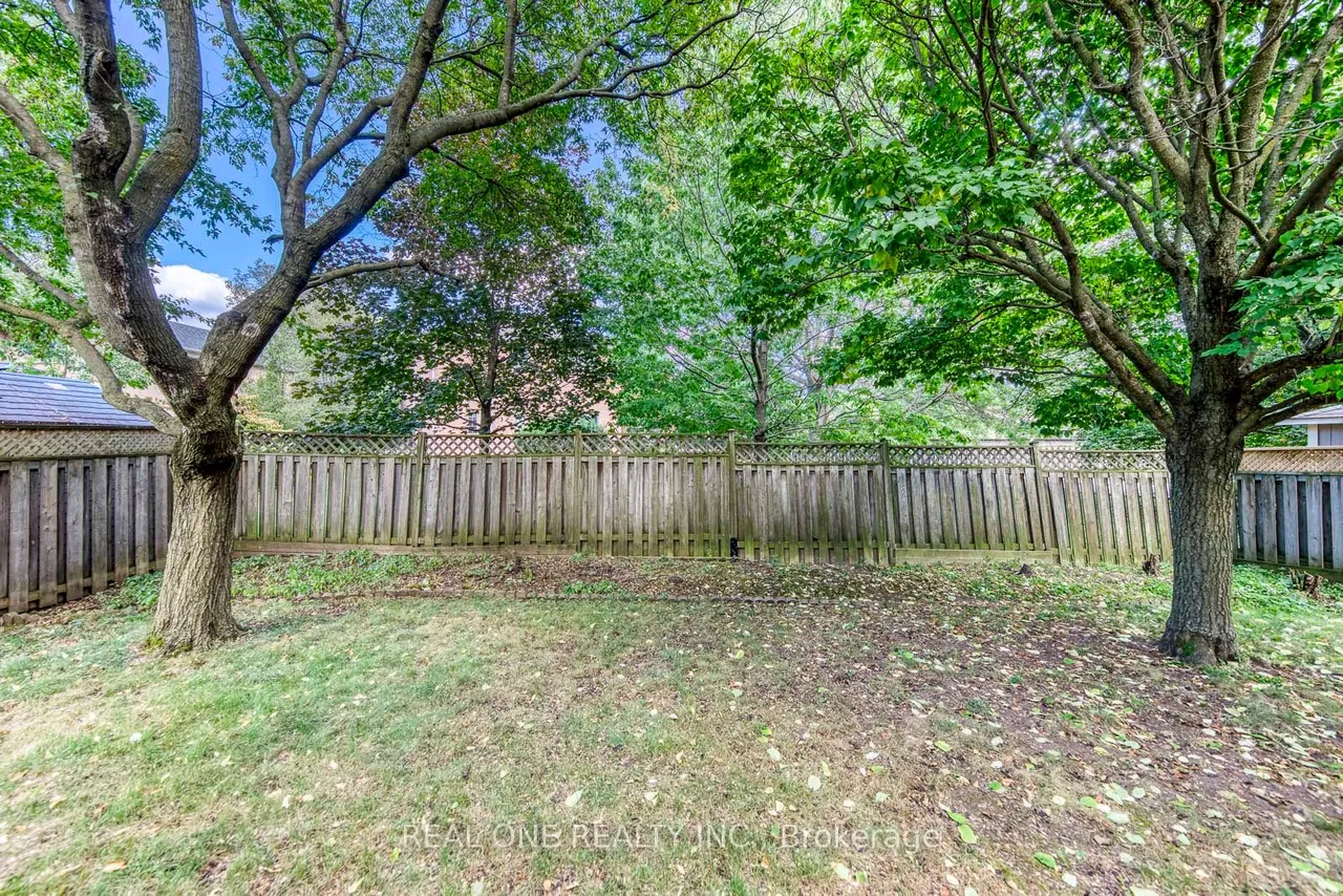 415 March Crescent — photo 29