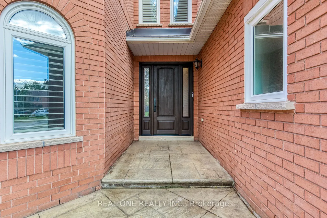 415 March Crescent — photo 3