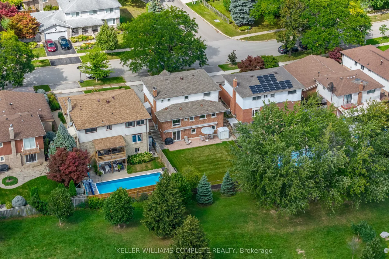 2134 CARTIER Crescent — photo 37