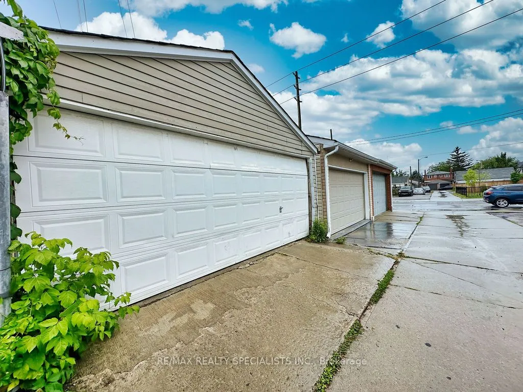 252 Earlscourt Avenue — photo 46