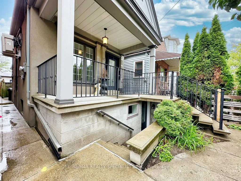 252 Earlscourt Avenue — photo 3