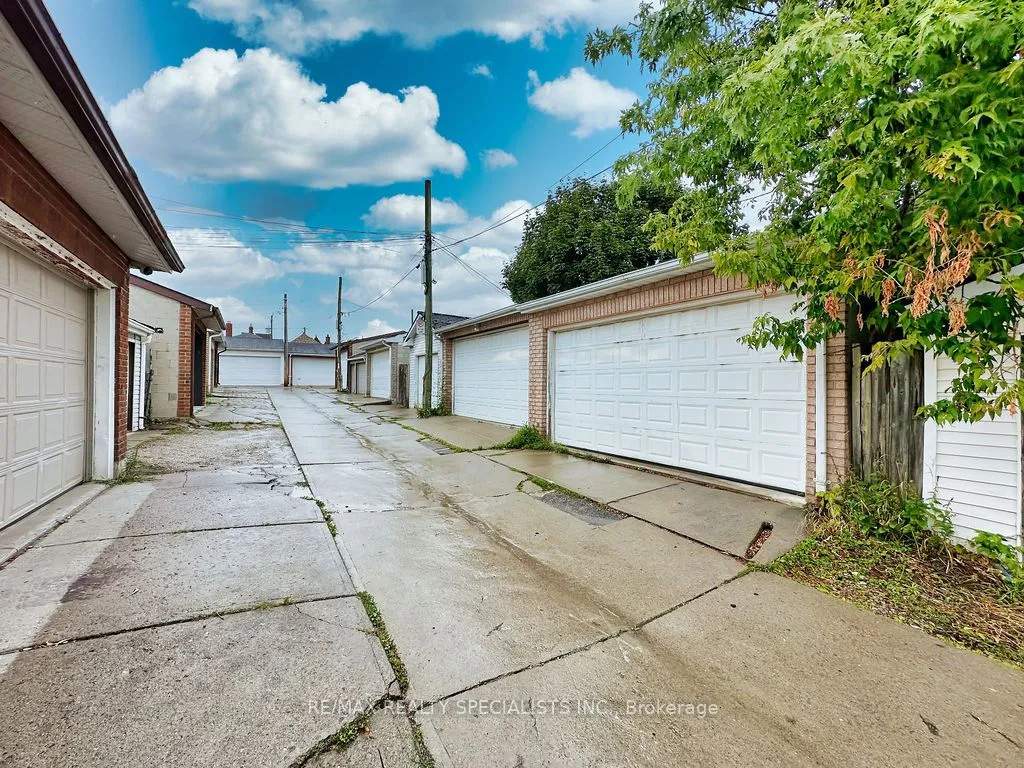 252 Earlscourt Avenue — photo 47