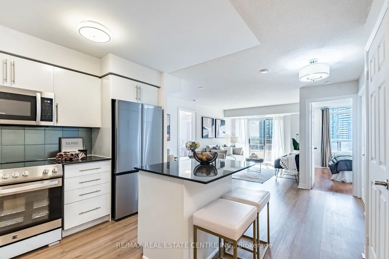 310 Burnhamthorpe Road W — photo 3
