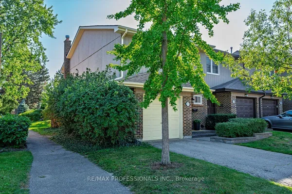 1951 Rathburn Road E — photo 2