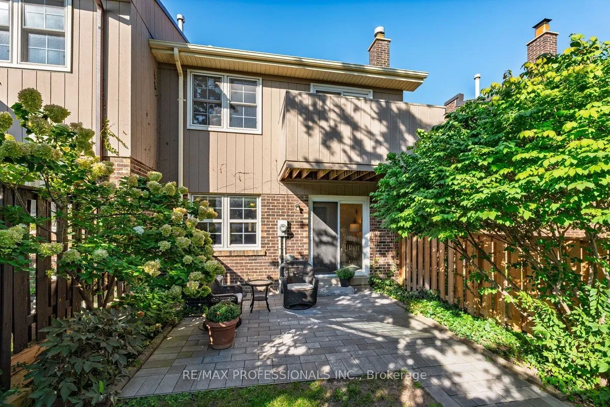 1951 Rathburn Road E — photo 3