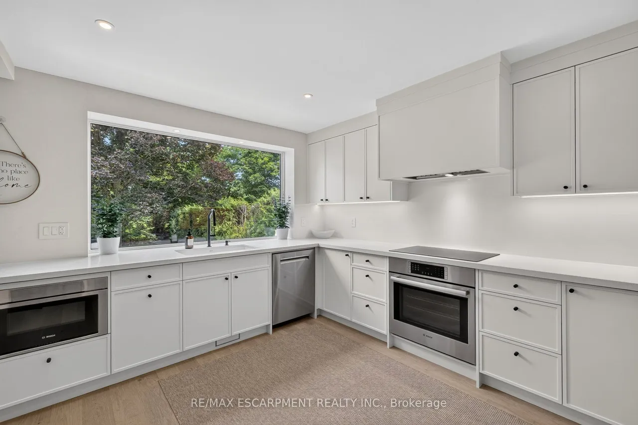 429 CLAREMONT Crescent — photo 3