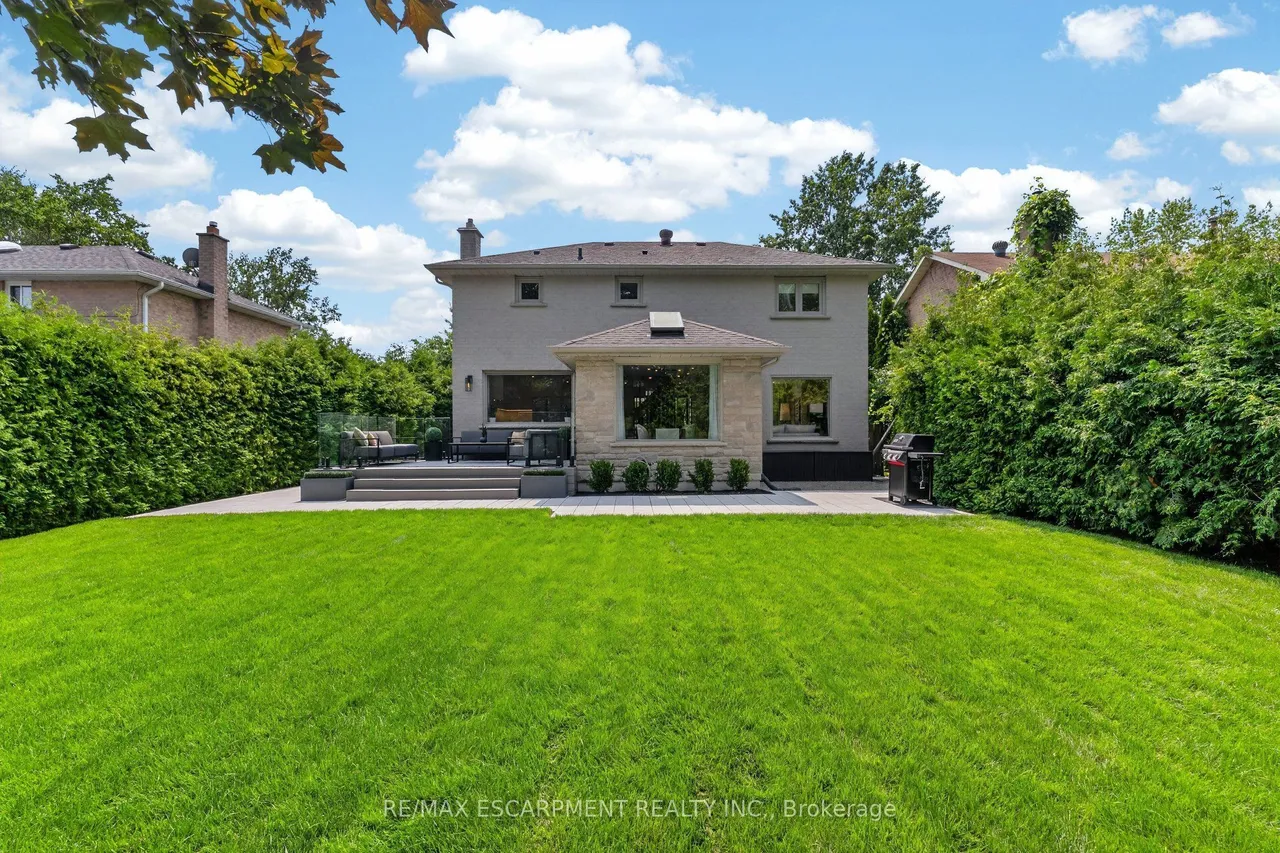429 CLAREMONT Crescent — photo 9