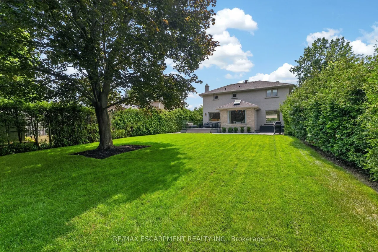 429 CLAREMONT Crescent — photo 10