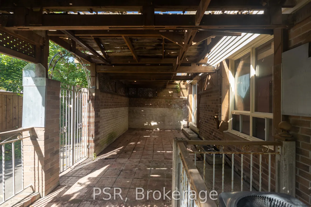 4069 Chelmsford Court — photo 30