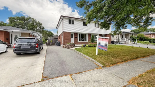 716 Eaglemount Crescent — photo 2