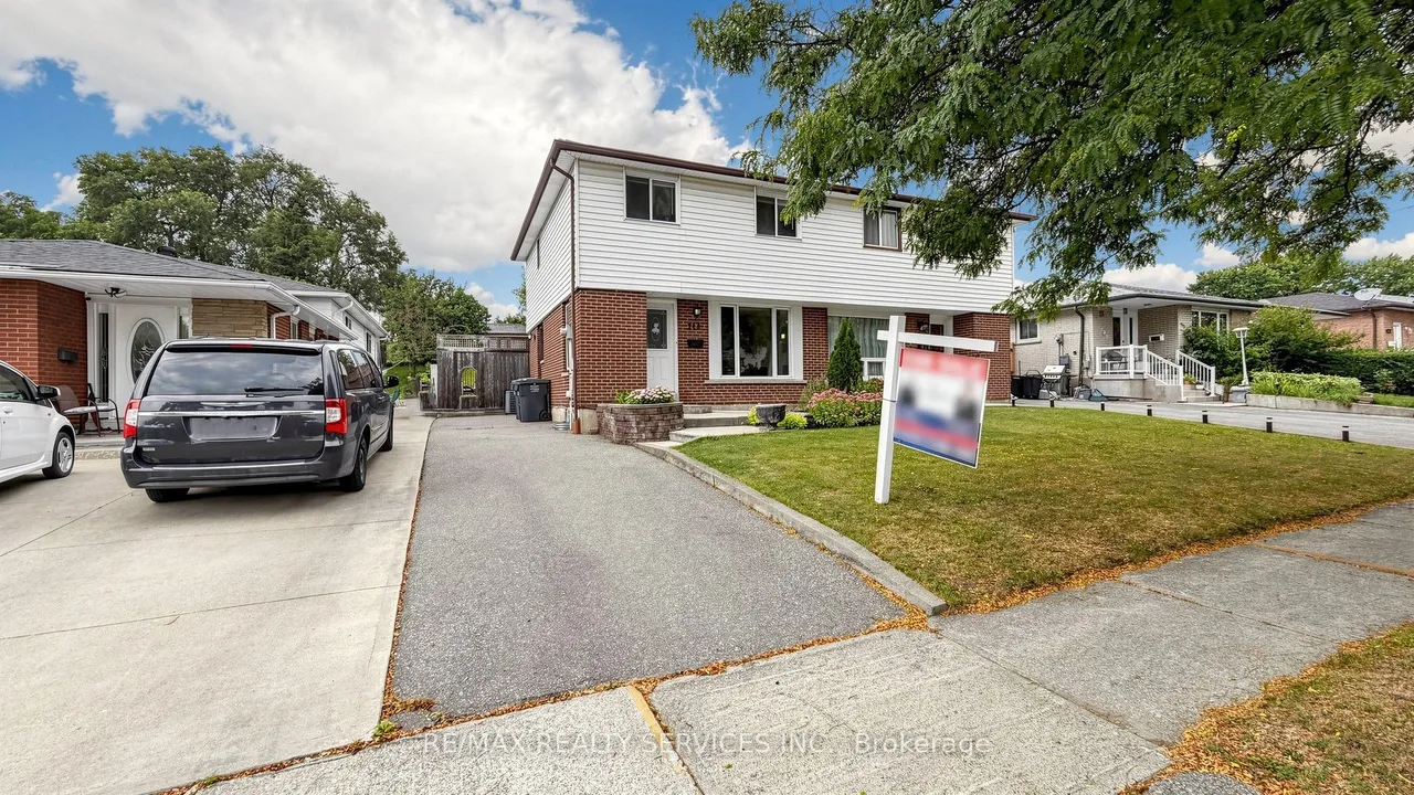 716 Eaglemount Crescent — photo 2