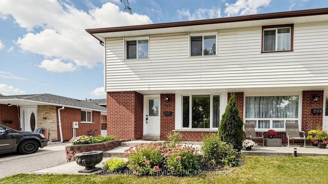 716 Eaglemount Crescent — photo 3