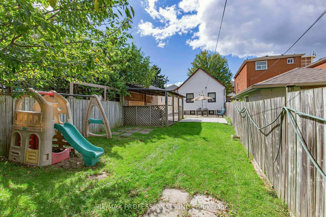 429 Gilbert Avenue — photo 28