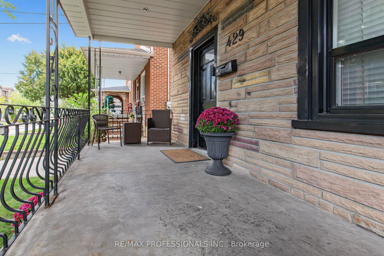 429 Gilbert Avenue — photo 3