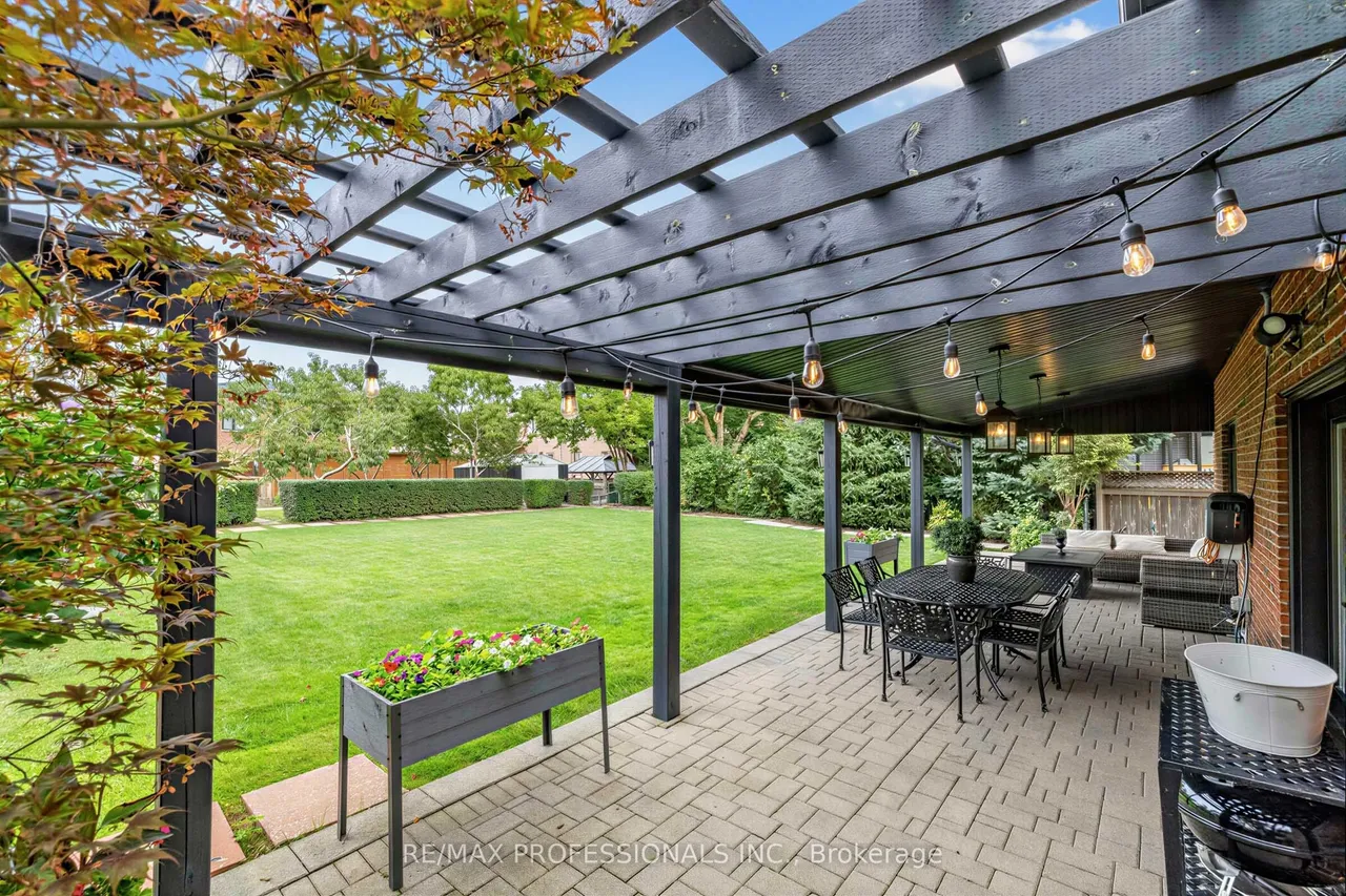 182 Gracefield Avenue — photo 3