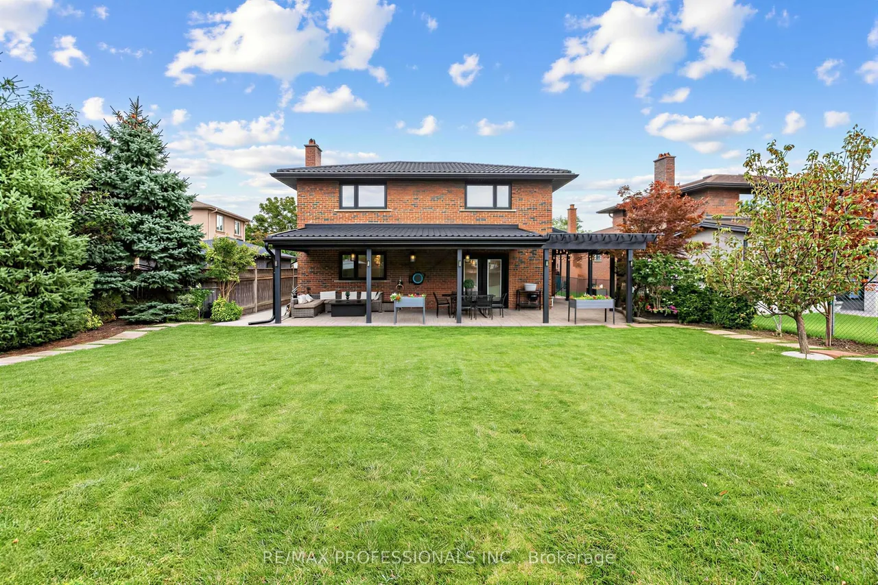 182 Gracefield Avenue