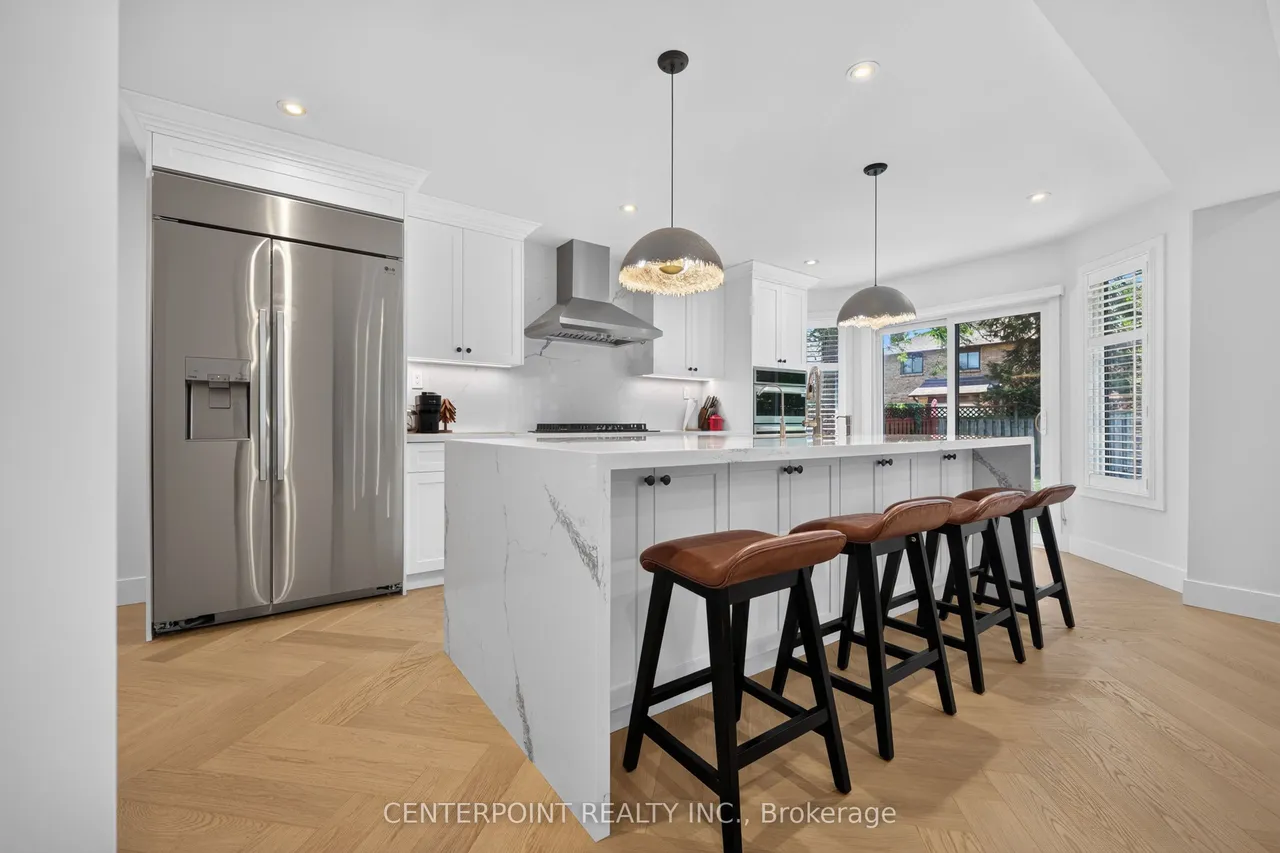 1073 Grandeur Crescent