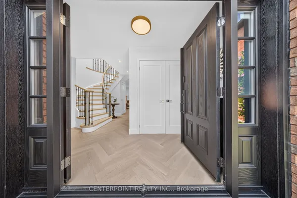 1073 Grandeur Crescent — photo 2
