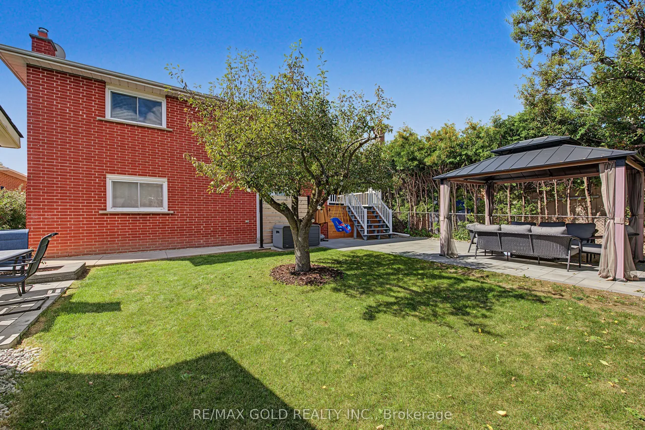55 Malcolm Crescent — photo 47