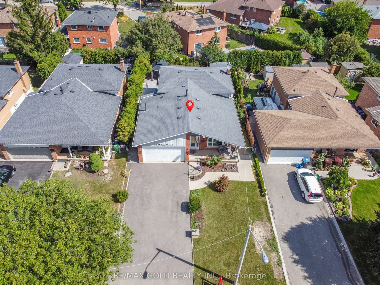 55 Malcolm Crescent — photo 2