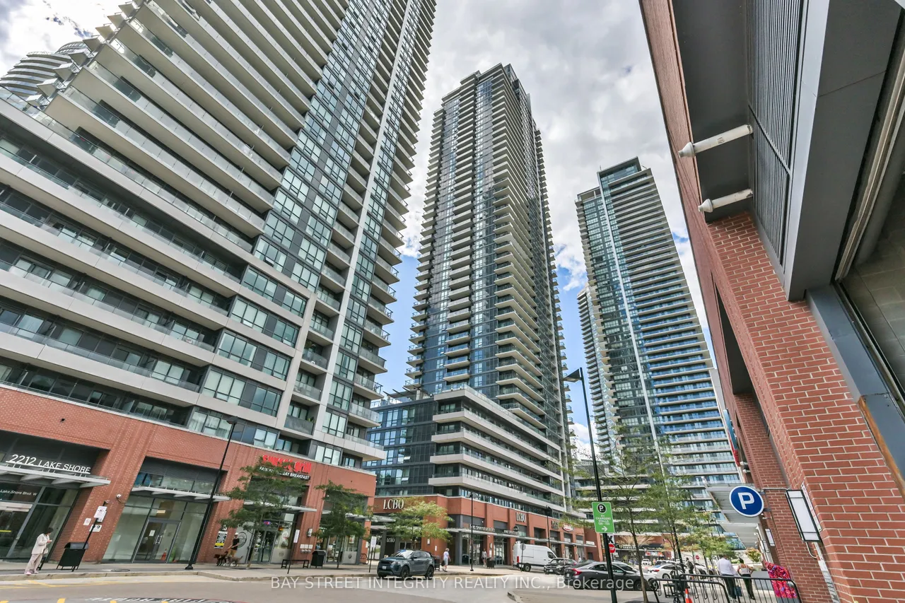 2220 Lakeshore Boulevard W