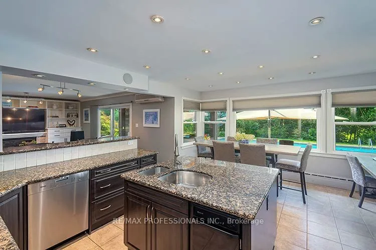 7 Treeline Court — photo 2
